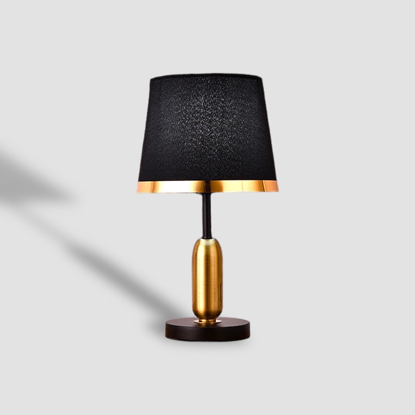 Mnimalist skrivbordslampa i guld-svart