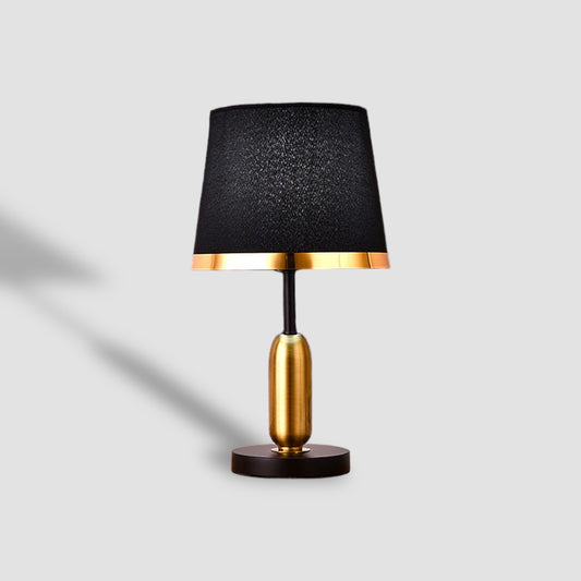 Mnimalist skrivbordslampa i guld-svart
