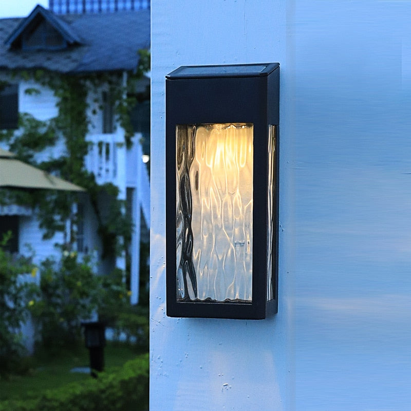 Utomhusvägglampa med solceller