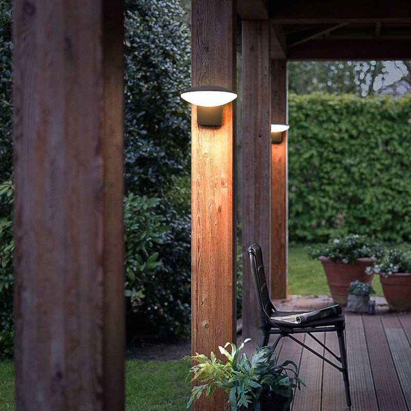 VZN Solar Wall Light