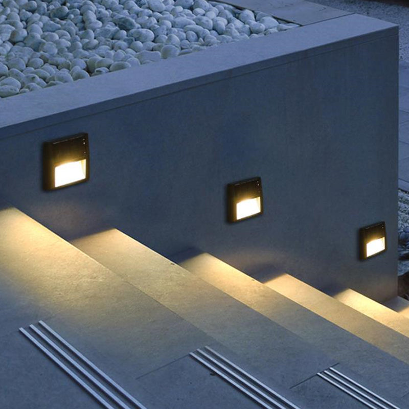 Lumière solaire pour l'escalier de la cour