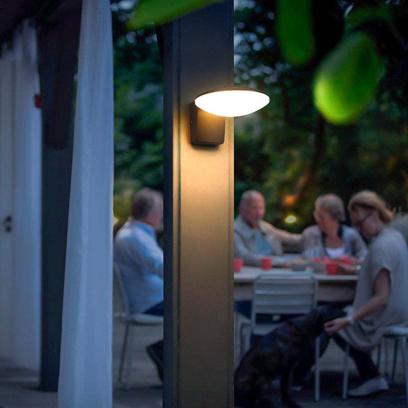 VZN Solar Wall Light
