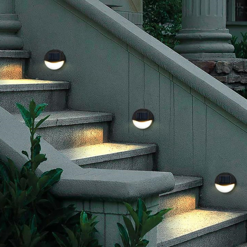 Lumière solaire pour l'escalier de la cour