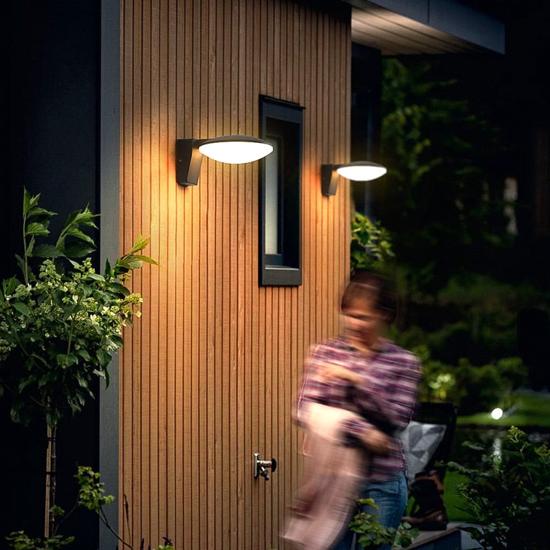VZN Solar Wall Light