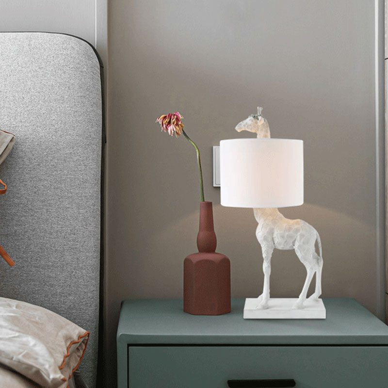 Bordslampa med giraffdesign