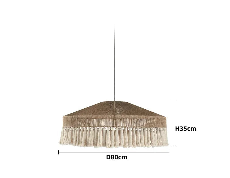 Grande lampada a sospensione VIGOUS in rattan fatta a mano, diametro 80 cm, con frange in cotone, ideale per interni spaziosi che necessitano di un'illuminazione calda e rustica.