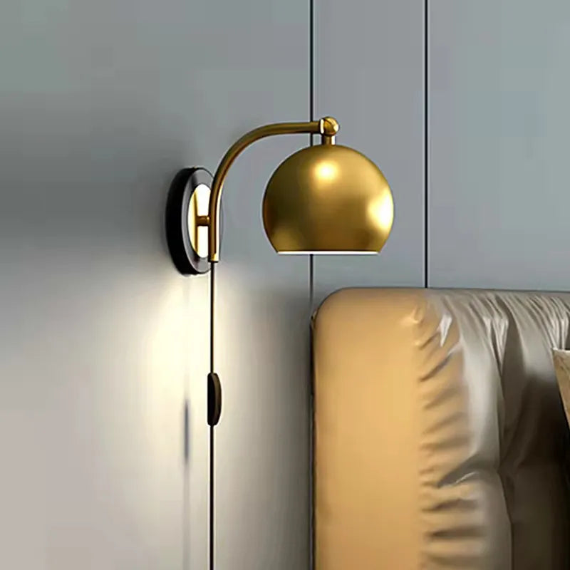 Vintage vägglampa med stickkontakt