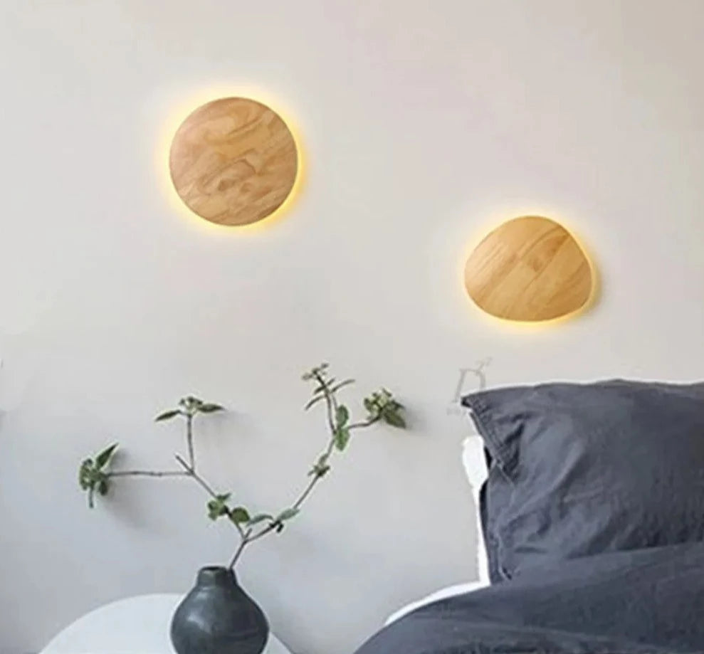 Modern wooden wall lamp