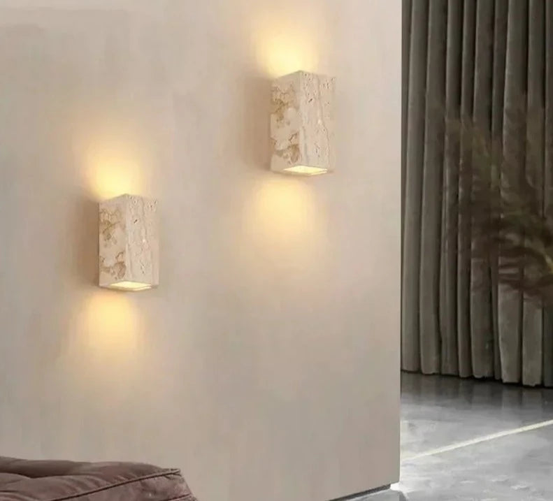 Wandlamp van gele steen