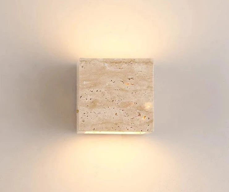 Wandlamp van gele steen