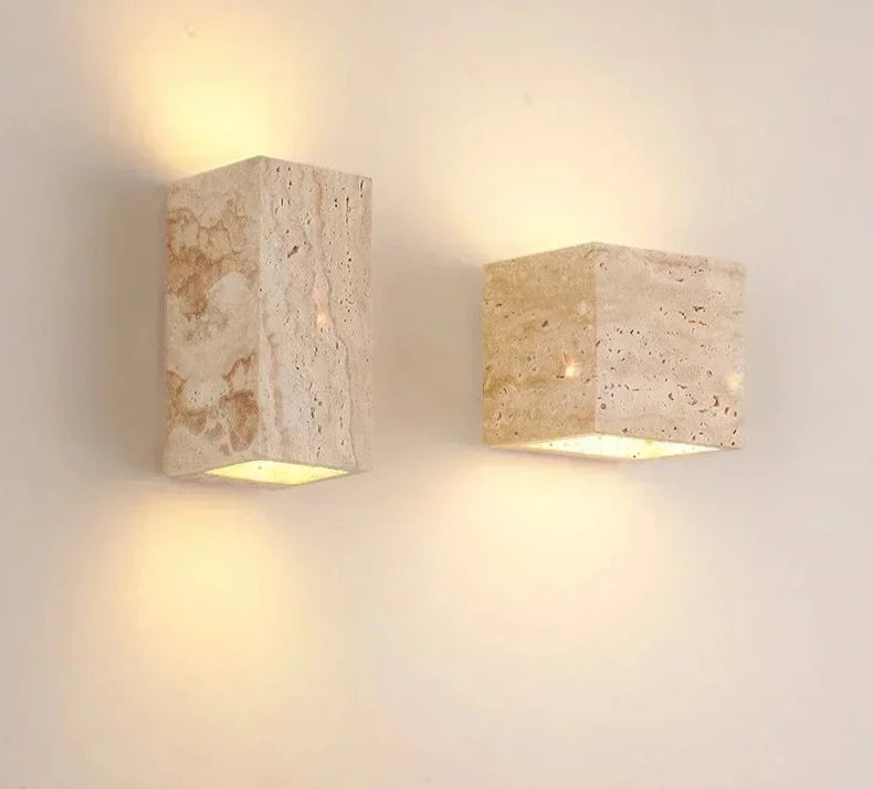 Wandlamp van gele steen