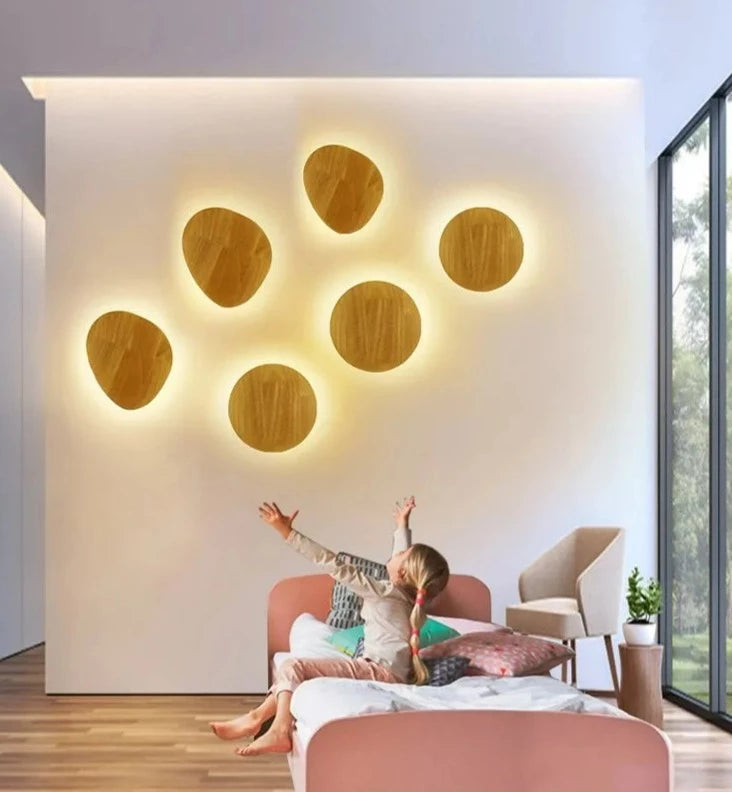 Modern wooden wall lamp