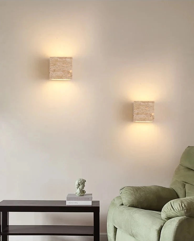 Wandlamp van gele steen