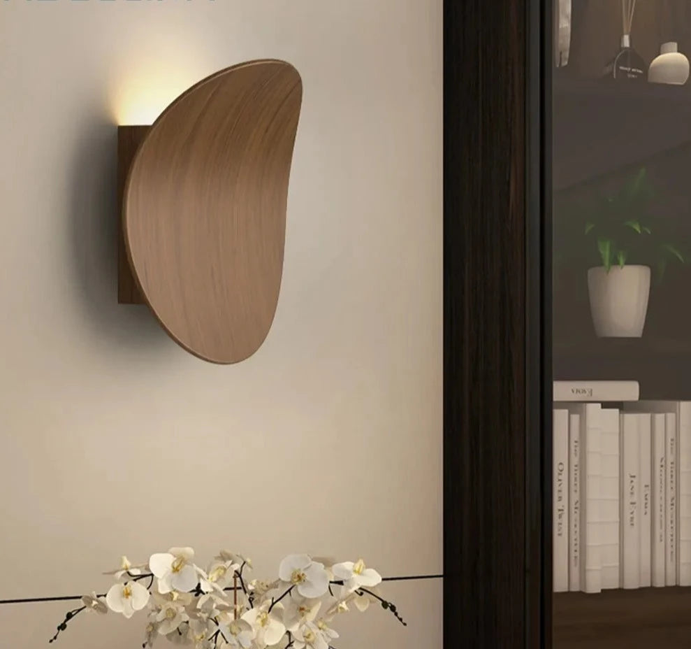 Modern wooden wall lamp