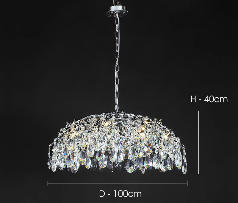 Lampada a sospensione italiana in cristallo cromato di grandi dimensioni, con diametro di 100 cm e altezza di 40 cm, progettata per cucine o sale da pranzo di grandi dimensioni.