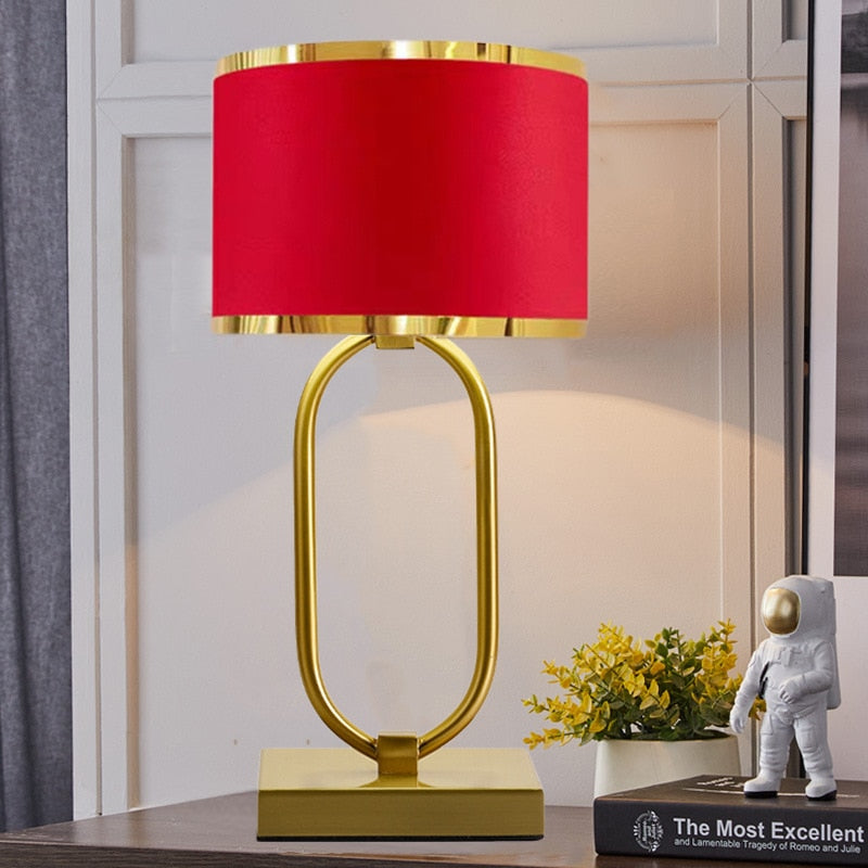 Postmodern gyllene lampa