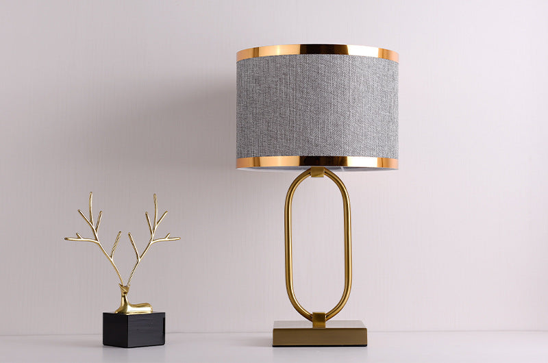 Postmodern gyllene lampa