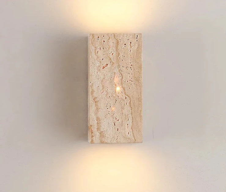 Wandlamp van gele steen