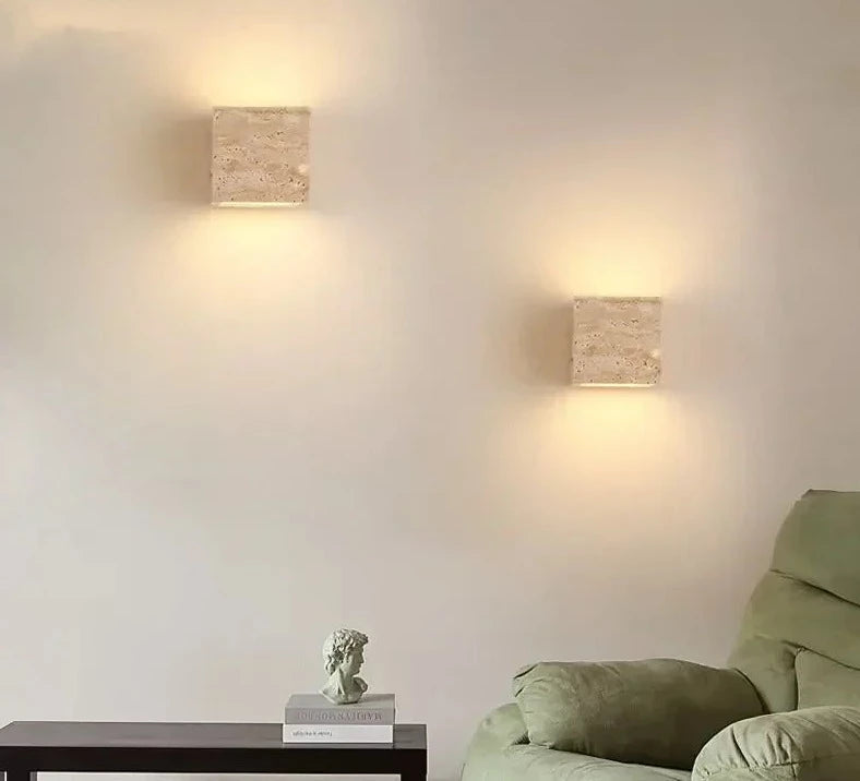 Wandlamp van gele steen