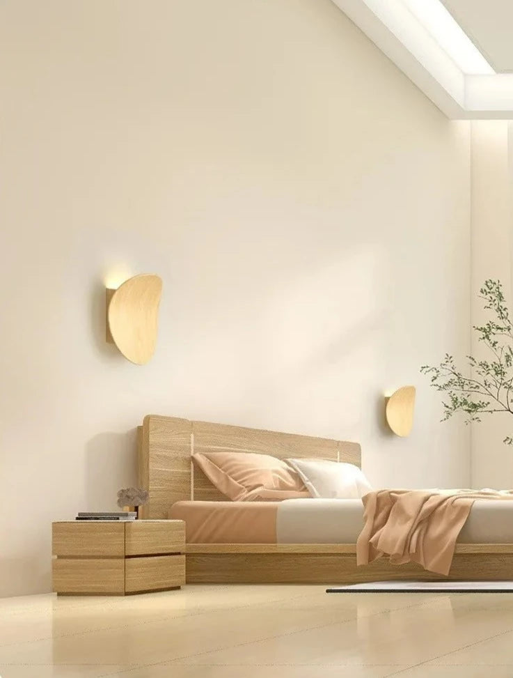 Modern wooden wall lamp