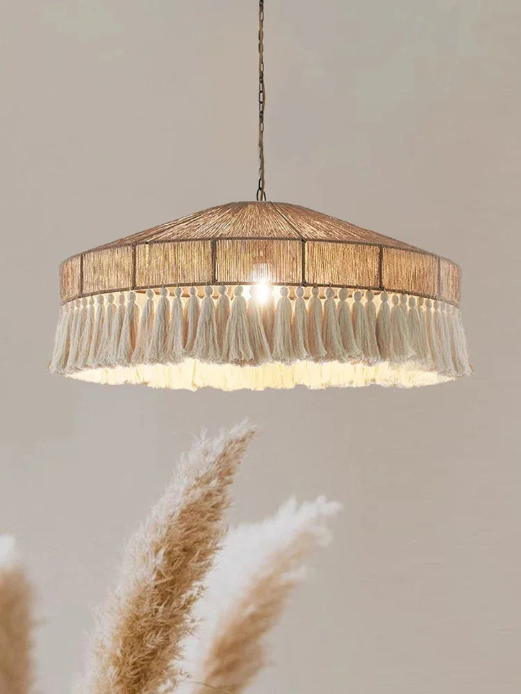 VIGOUS Rattan Pendant Light with handmade cotton fringe, retro ceiling lamp ideal for cozy, boho-style interiors and warm ambient lighting.