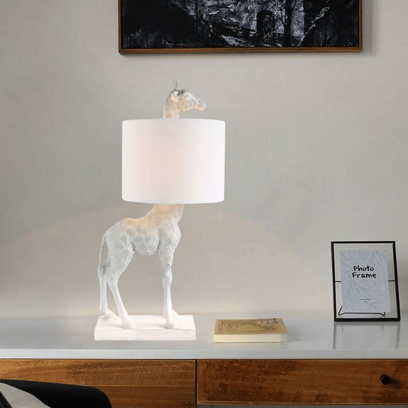 Bordslampa med giraffdesign