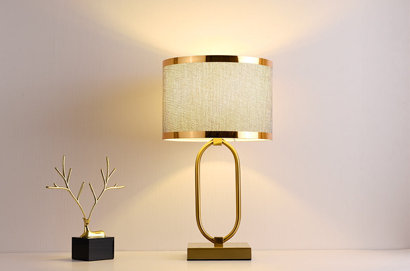 Postmodern gyllene lampa