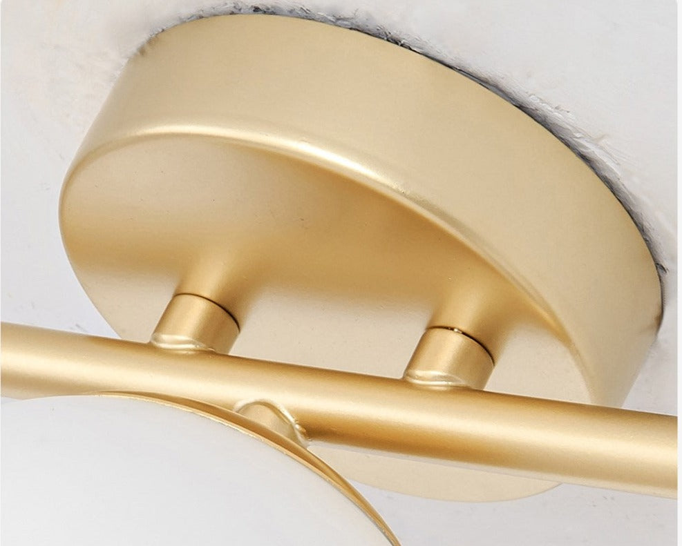Scandinavische gouden plafondlamp met witte gloeilampen