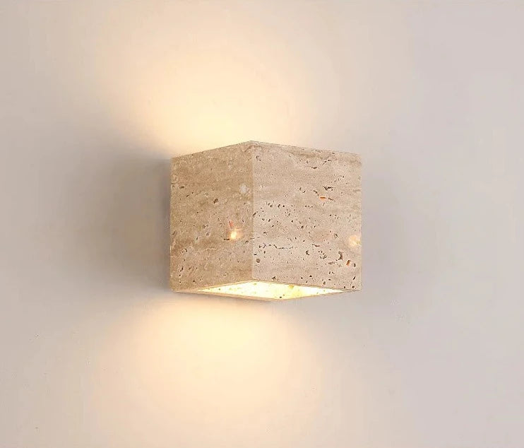 Wandlamp van gele steen