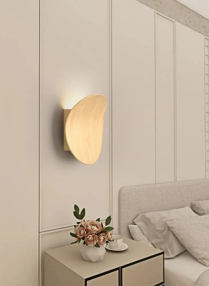 Modern wooden wall lamp