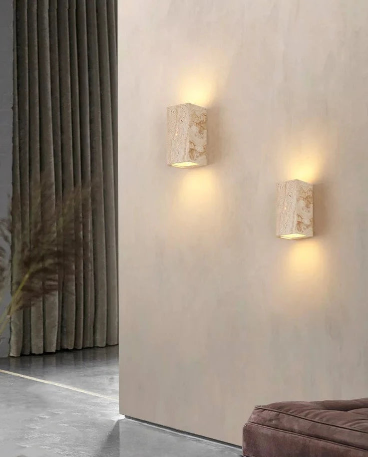 Wandlamp van gele steen