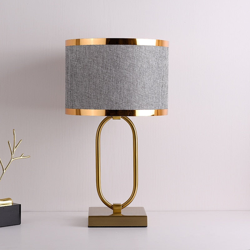 Postmodern gyllene lampa