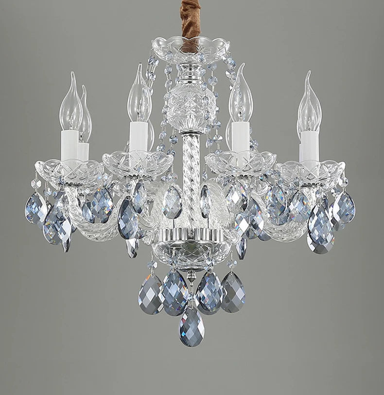 Lampadario europeo in cristallo non illuminato con cristalli grigio fumo, che presenta un design di lusso per l'illuminazione di ville o camere da letto.