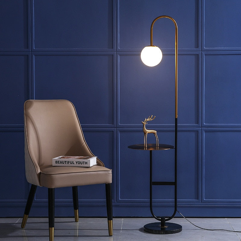 Lampadaire moderne nordique avec table ronde