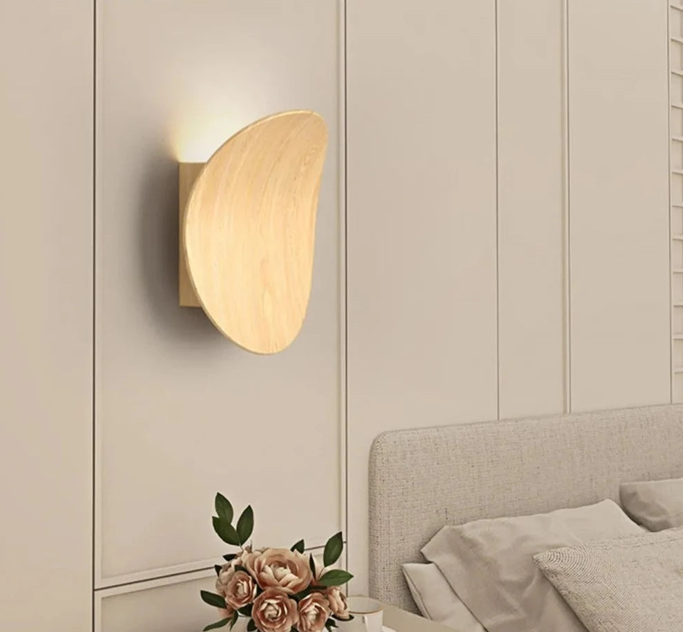 Modern wooden wall lamp