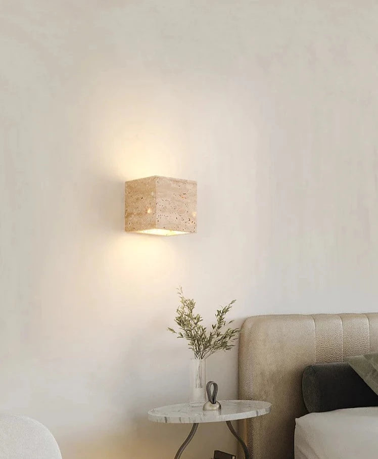 Wandlamp van gele steen