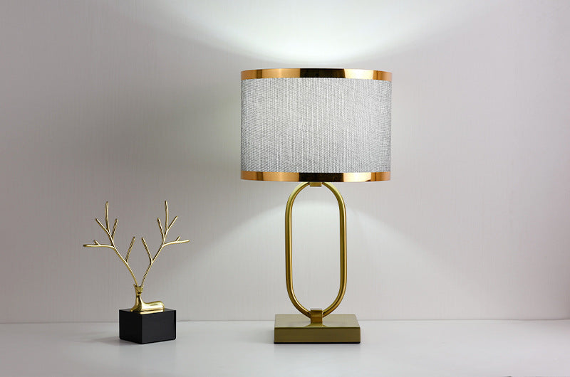 Postmodern gyllene lampa