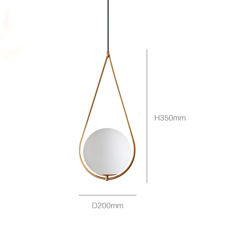 Waterdruppelvormige hanglamp met gouden afwerking