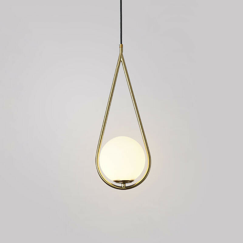 Waterdruppelvormige hanglamp met gouden afwerking