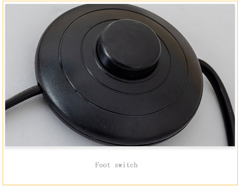 Nordisk minimalistisk golvlampa i guldfinish