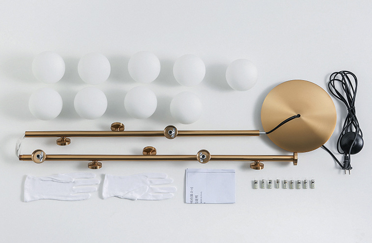 Nordisk minimalistisk golvlampa i guldfinish
