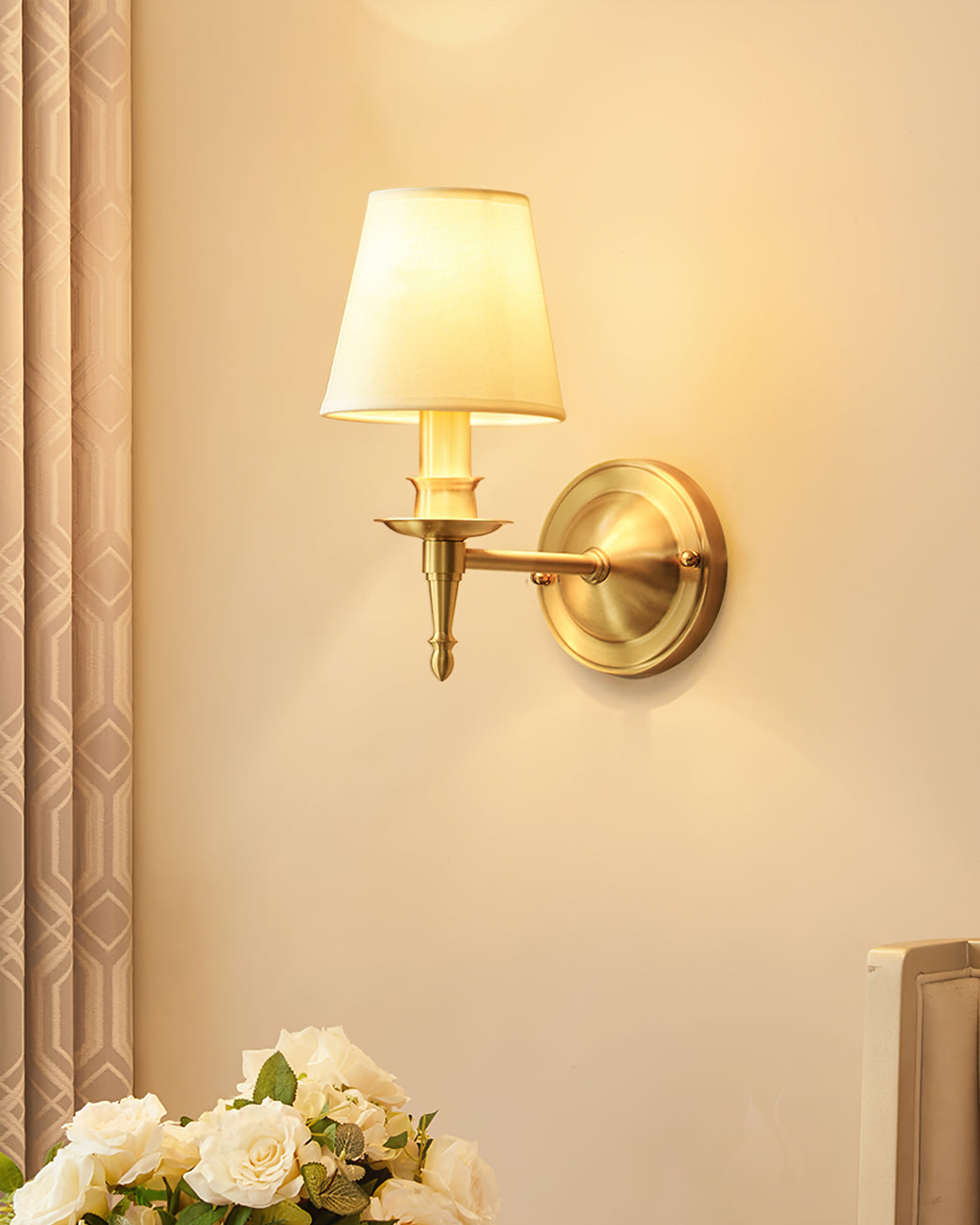 Lámpara de pared dorada vintage