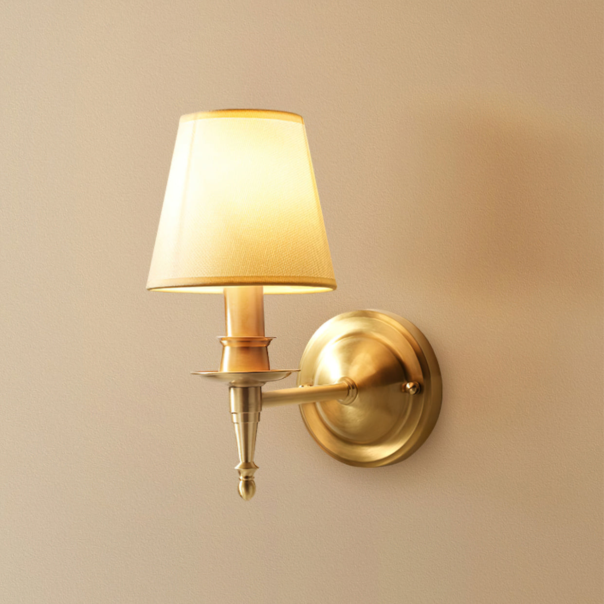 Lámpara de pared dorada vintage