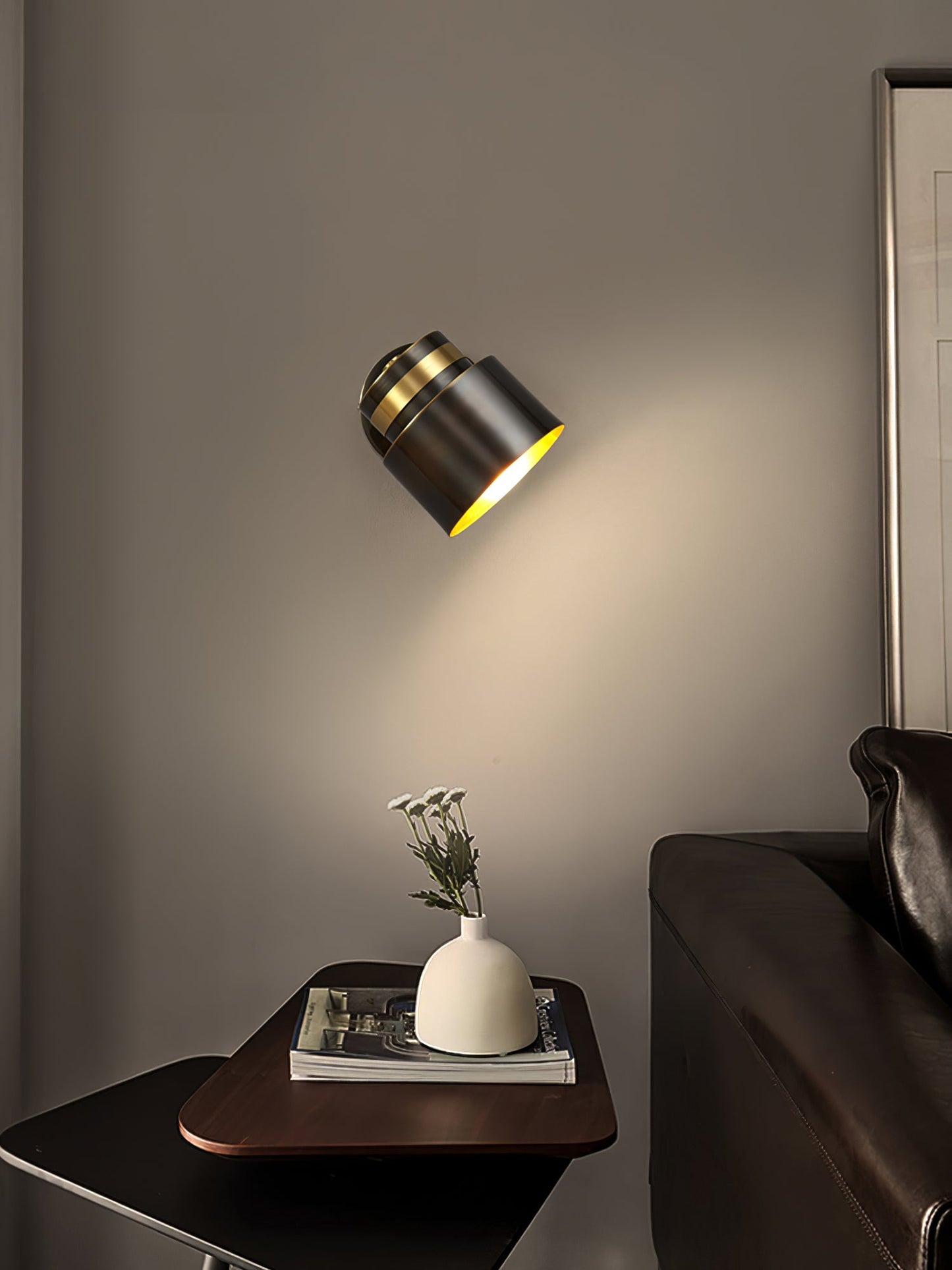 Lámpara de pared negra brillante