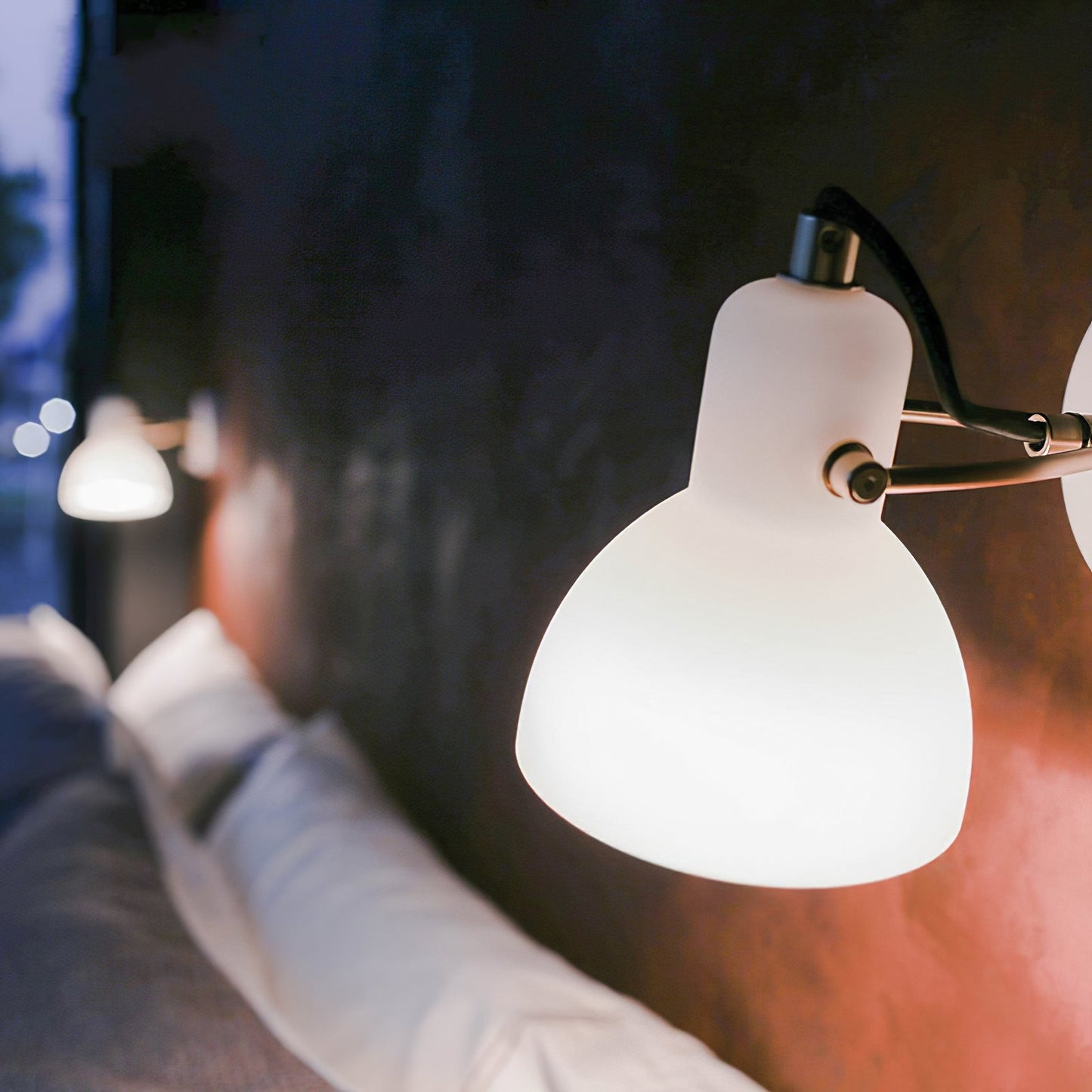 Lampe murale blanche