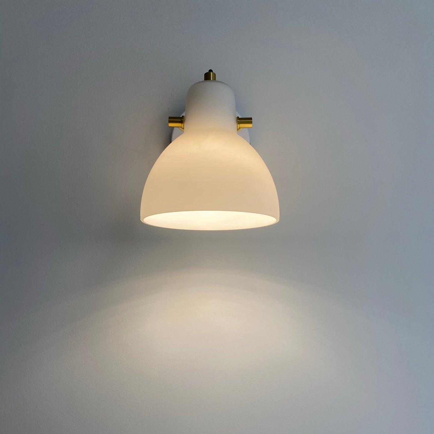 Lampe murale blanche