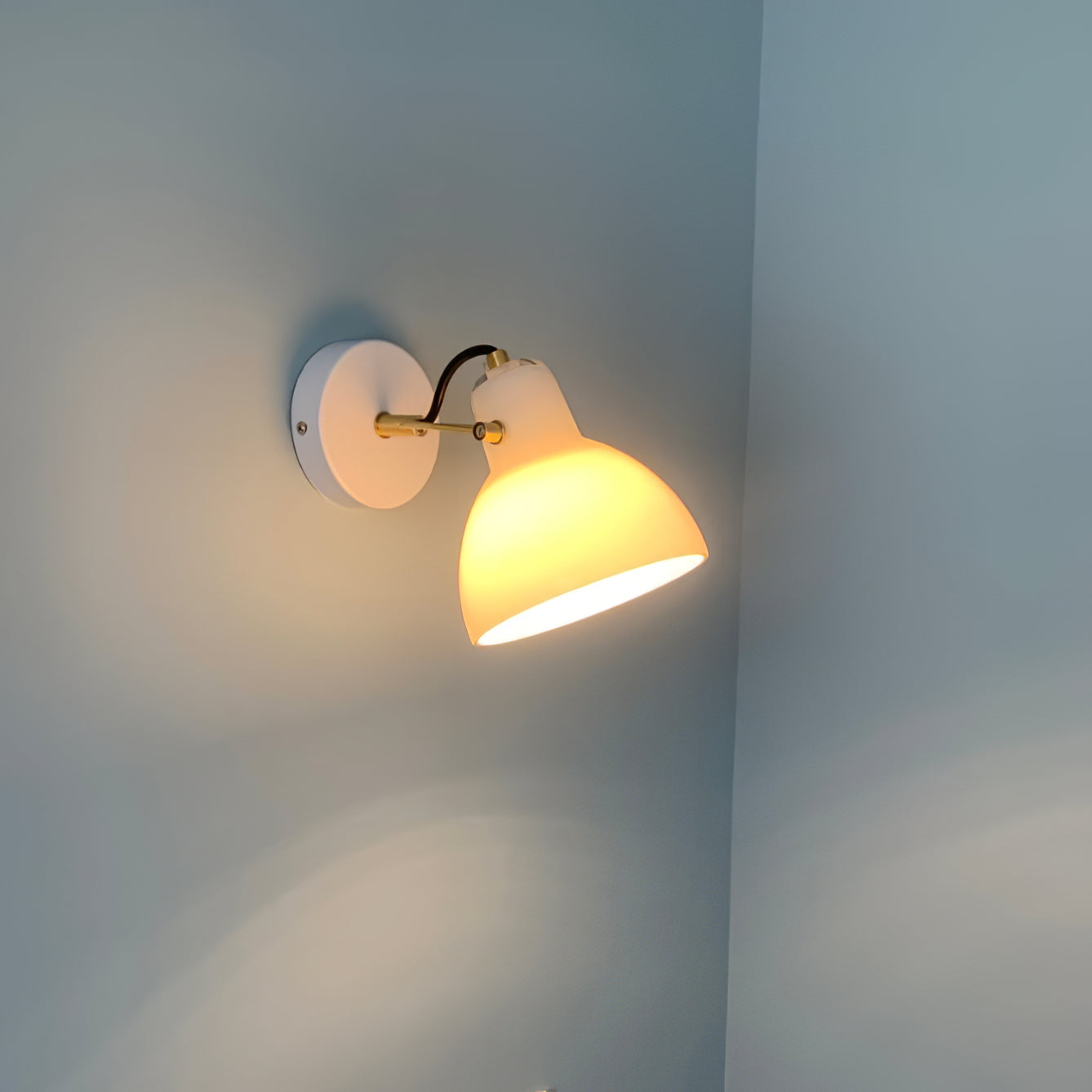 Lampe murale blanche