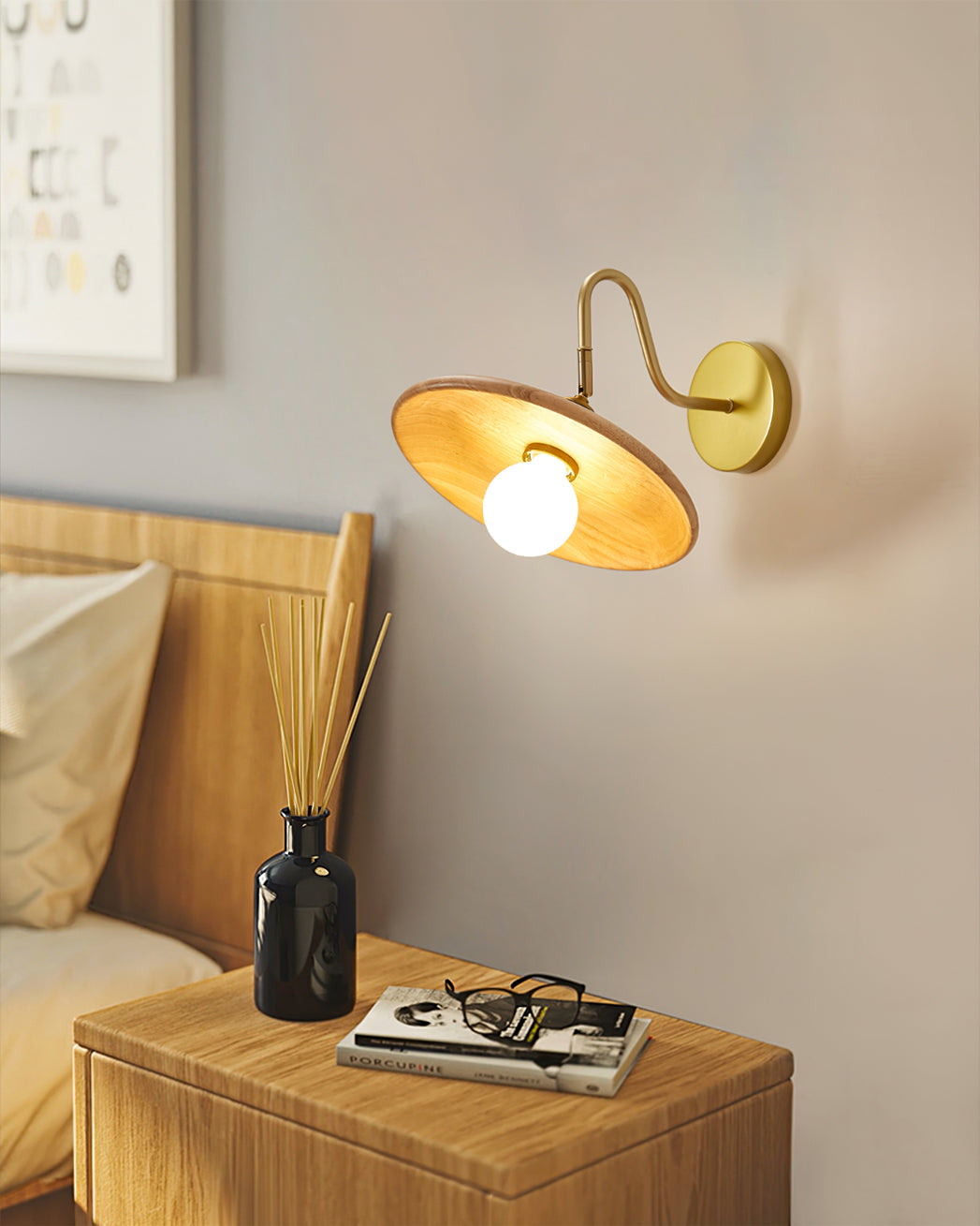 Verstellbare Wandleuchte für das Bett