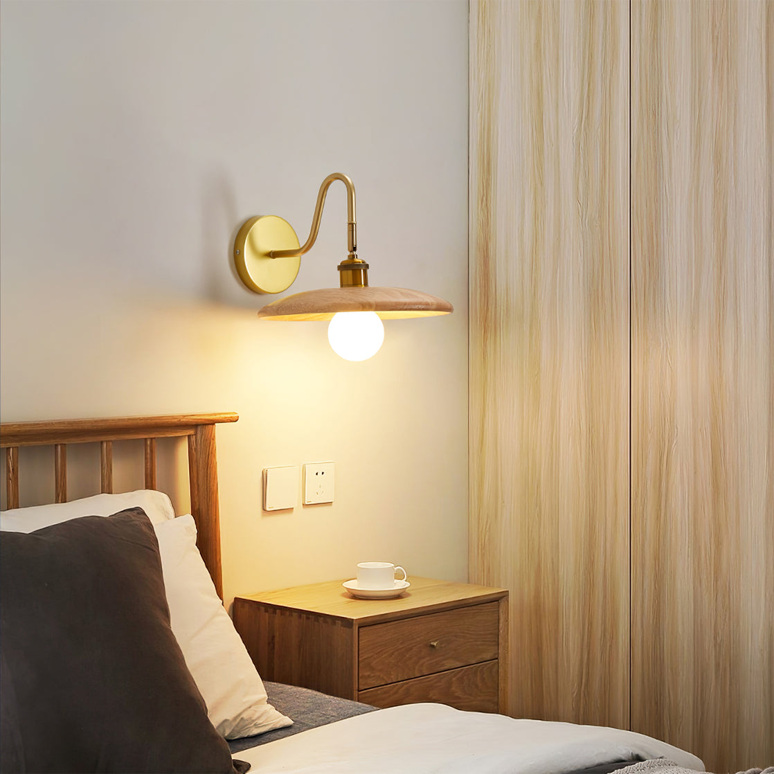 Verstellbare Wandleuchte für das Bett
