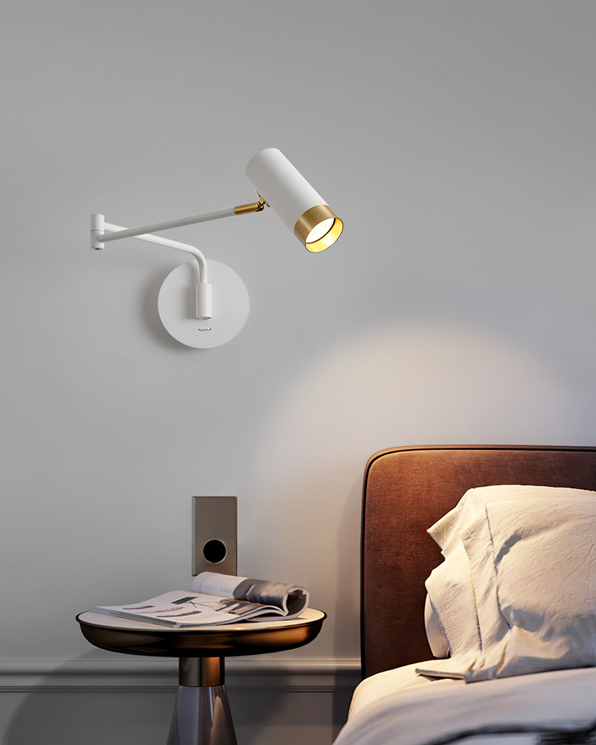 Justerbar vägglampa med arm
